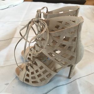 Wild Diva Lounge lace up beige heels SZ 5 women’s